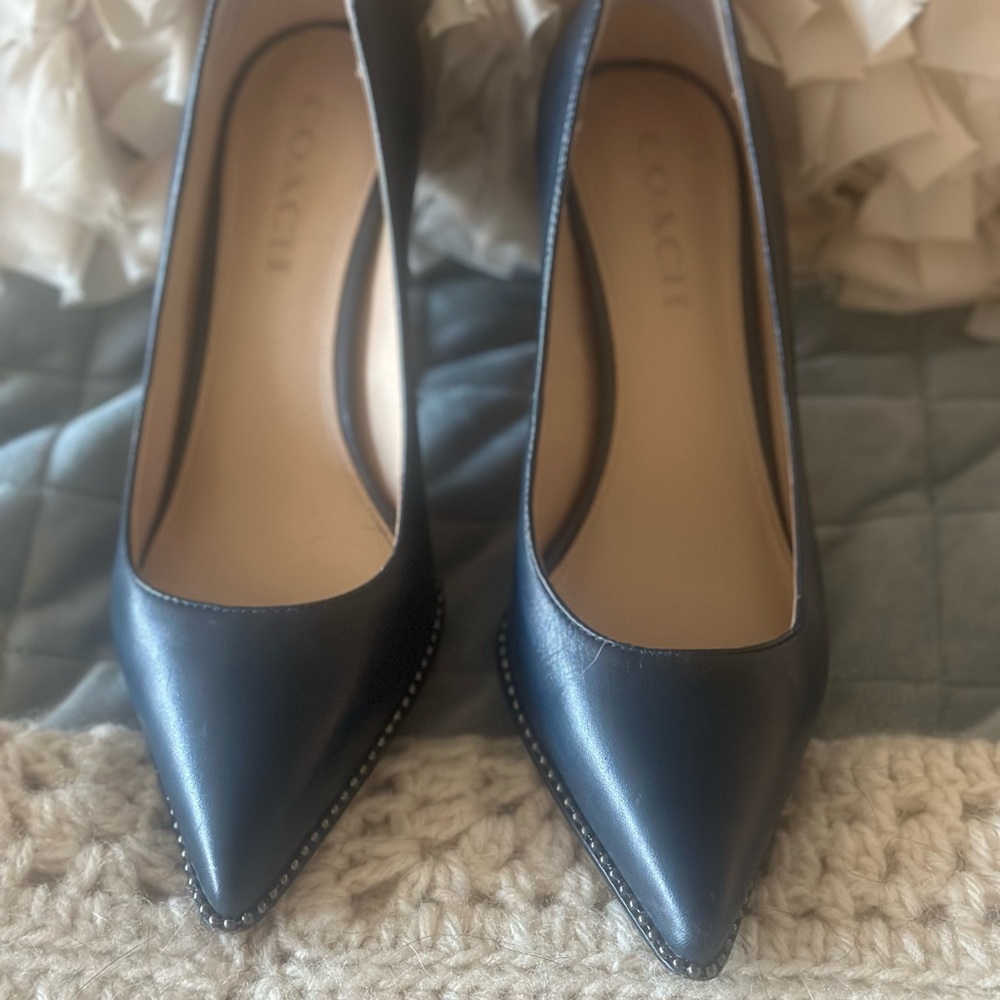 Coach Waverly Beadchain Studded Leather Pumps Size 8 LooK Brand New!